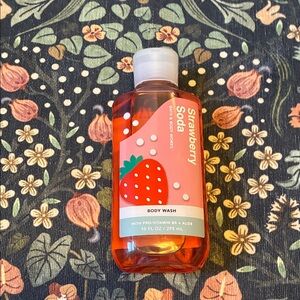 Bath & Body Works Strawberry Soda Body Wash - Pink, Red